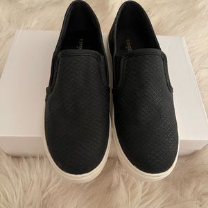 Express- Black Leather Flocked Casual Slip-On Sneaker Shoes Women's Size 6